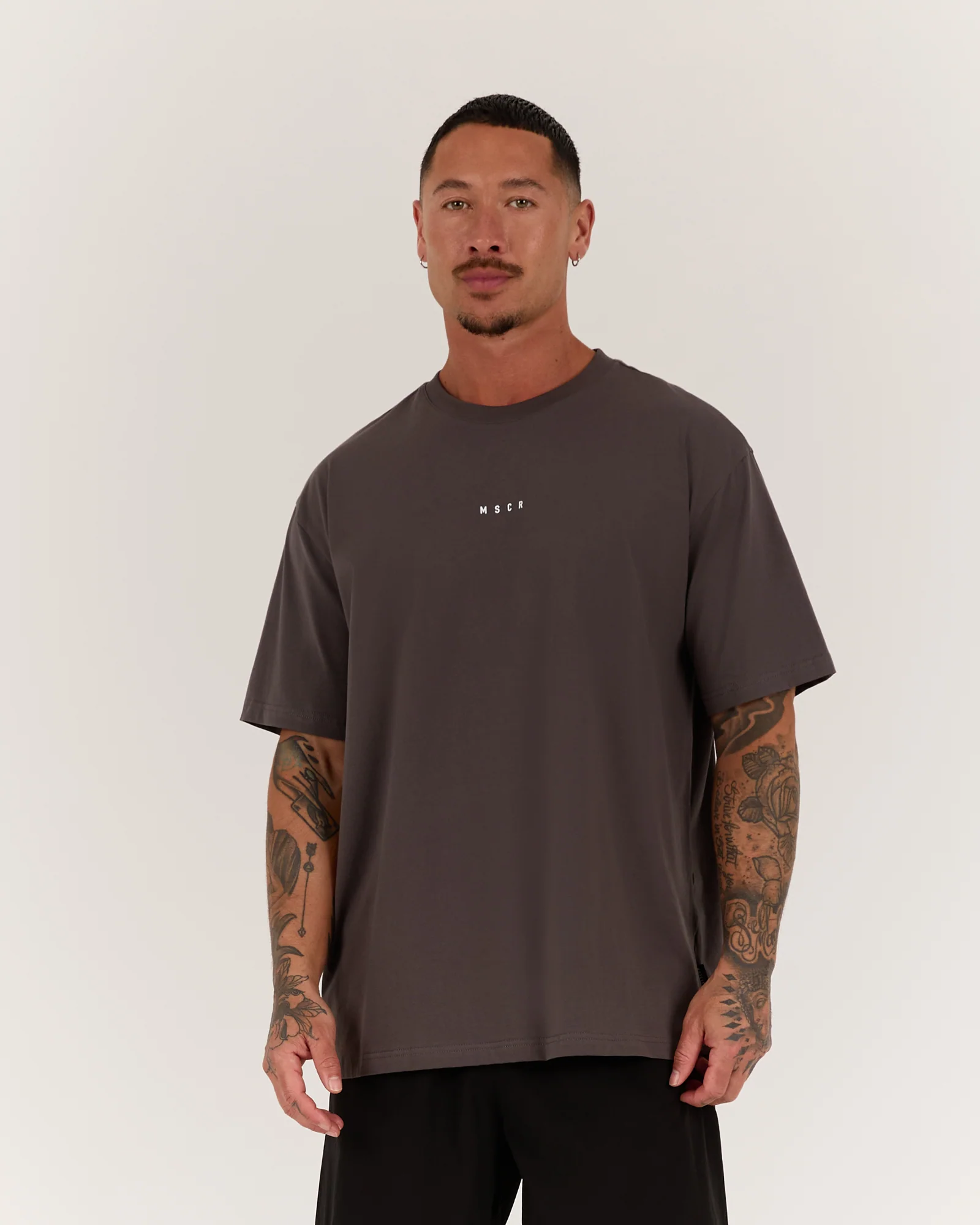 CLASSIC ICON TEE - CHAR