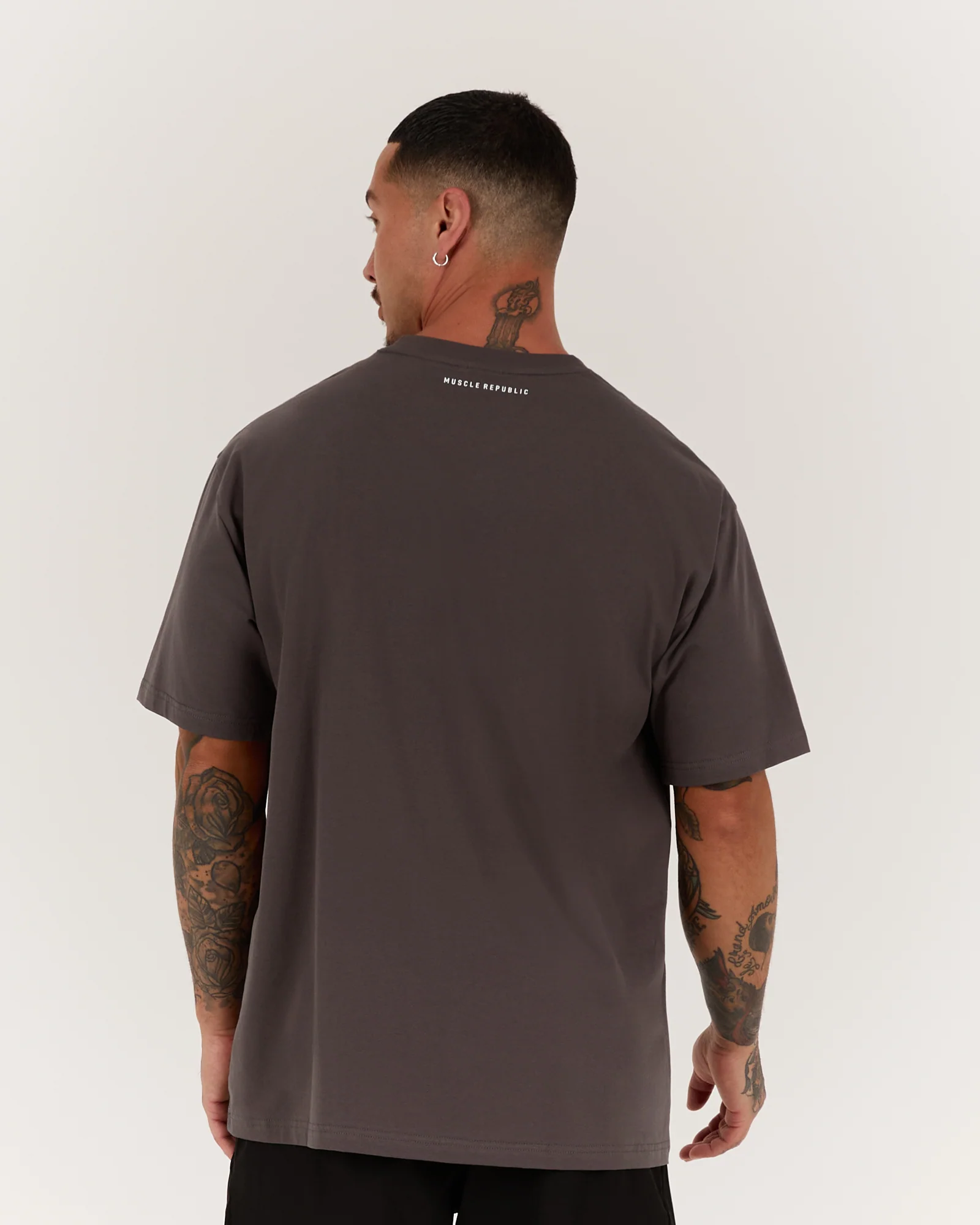 CLASSIC ICON TEE - CHAR - Image 2