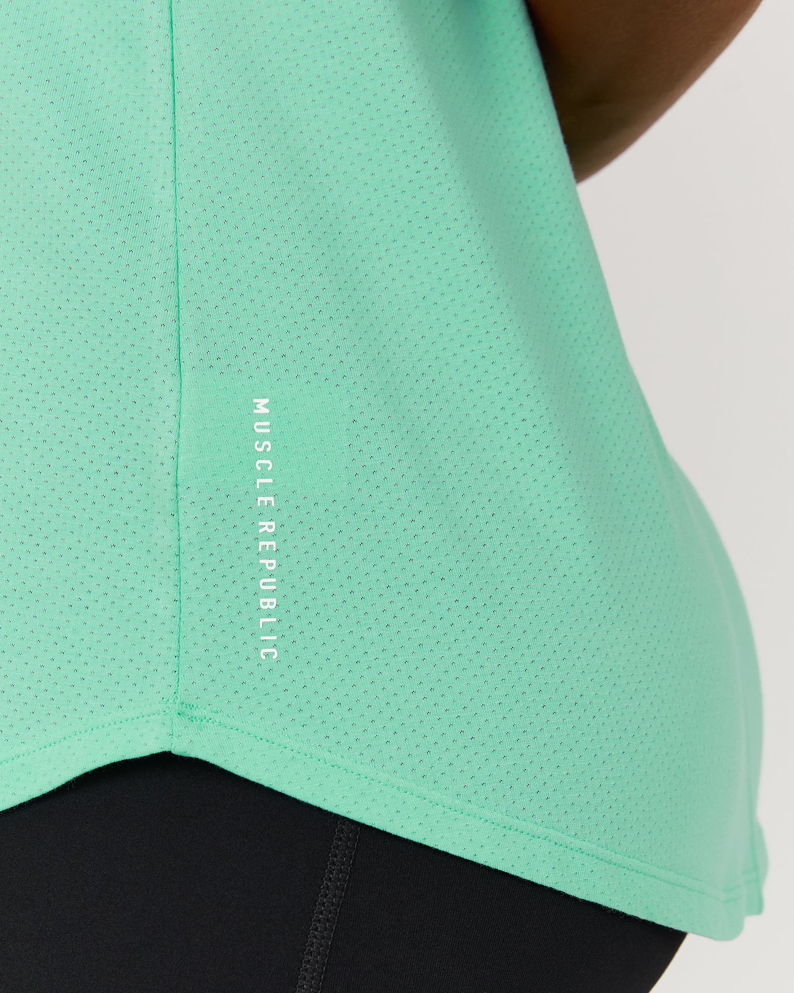 INTERVAL LONGLINE SINGLET - CYBER MINT - Image 5